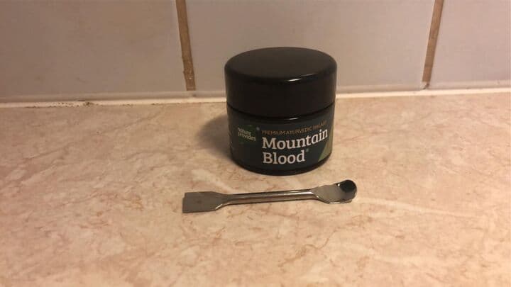 Mountain blood/Shilajit en mineral boost för burfåglar!